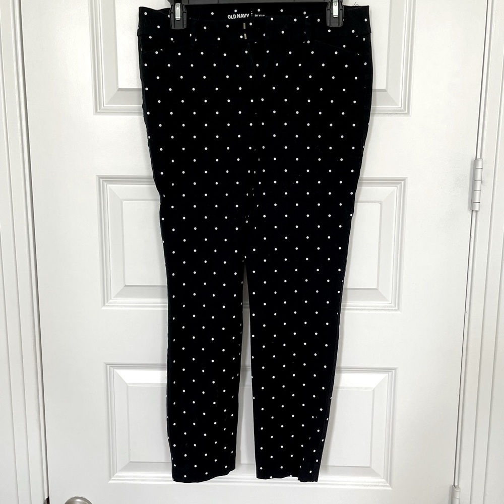 Old Navy polka dot Pixie pants. Size 6